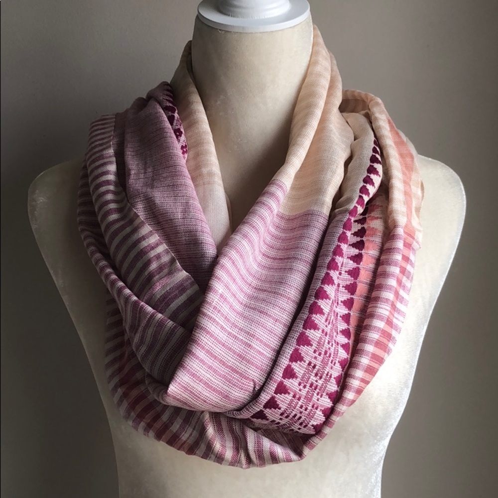 **Flash Sale** NWT - BCBGeneration Beautiful Rose Mint Scarf